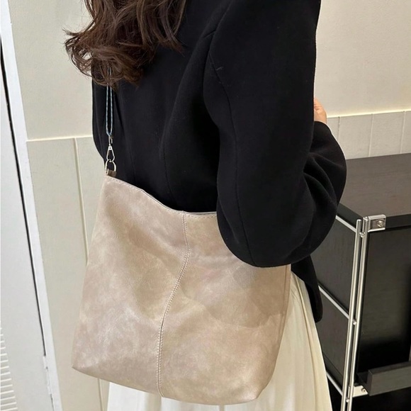 Boho hobo crossbody - winter white / beige - vegan leather - guitar strap - Picture 2 of 5